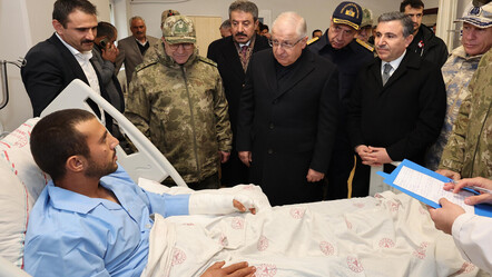 Bakan Güler'den kahraman Mehmetçiklere ziyaret: Güçlüyüz, her zaman hazırız komutanım! - politika