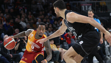 Derbide kazanan Galatasaray! Karşılaşmanın son dakikalarında kavga çıktı - spor