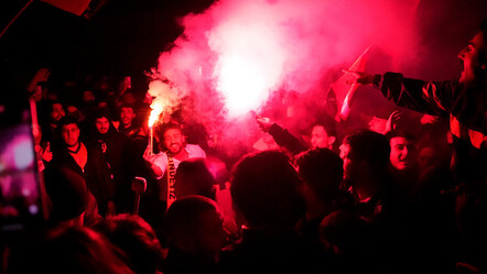 Fenerbahçe ve Galatasaray'a coşkulu karşılama! Taraftarlar havalimanlarına akın etti - spor