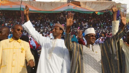 Nijerlilerin en mutlu günü! Fransız askerlerini kovdular, Cuma namazında buluştular - dunya