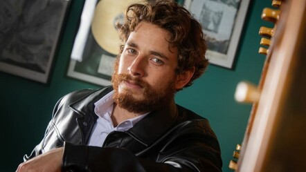 Aşka Düşman dizisinin doktor Uygar'ı kimdir? Cem Yiğit Üzümoğlu kimdir, kaç yaşındadır ve aslen nereli? - hayatin-icinden