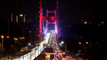 15 Temmuz Şehitler Köprüsü'nde otomobil yangını! - gundem