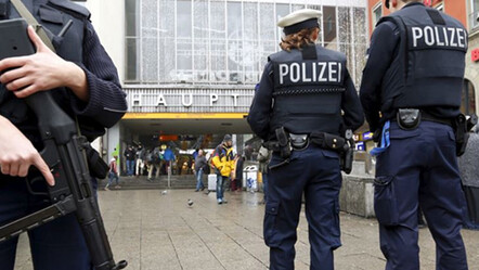 Almanya'dan PKK kararı! Terörist ele başı Öcalan'ın fotoğrafı ve paçavrası yasaklandı - dunya