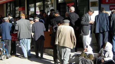 Emekliye seyyanen ek zam yapılacak mı?  En düşük SSK-BAĞKUR emeklisi aylığı ek zamla ne kadar olacak? Emekli maaşına yeni bir ek düzenleme yapılacak mı? - ekonomi