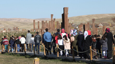 Dünyanın en büyük Türk-İslam mezarlığı Ahlat'a ziyaretçi akını - yasam