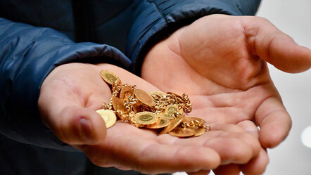 Bir poşet dolusu altını sahibine teslim etti, duyarlılığı karşılıksız kalmadı - gundem