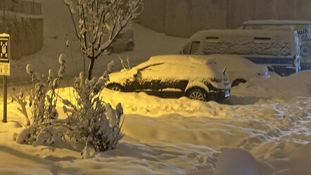 Hakkari'de her yer beyaza büründü, arabalar kara gömüldü - gundem