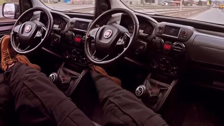 Trafik magandası yürekleri ağza getirdi, ayaklarıyla direksiyonu kullandı - guncel