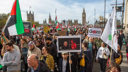 Londra'da on binlerce kişi Gazze'de kalıcı ateşkes için sokaklarda - dunya