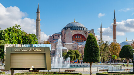 Ayasofya'nın tarihi imajına yakışmayan metal kapı tepki çekti - gundem