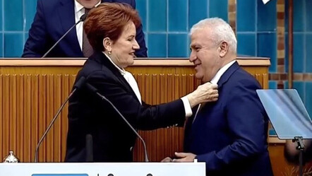 CHP'den istifa eden Efeler Belediye Başkanı İYİ Parti'ye geçti, rozetini Akşener taktı - politika