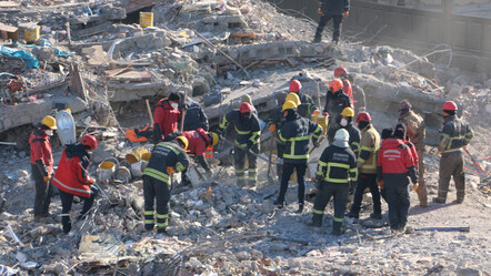 Depremde 100 kişiye mezar olmuştu: Hisami Apartmanı davasında 3 tutuklama - gundem