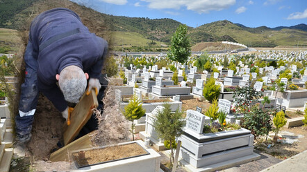 Afyonkarahisar’da mezarlık işçisinin evinden çıkan tarihi sikke ve eşyalar şaşkına çevirdi - guncel