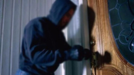 Mağazadan ayakkabı seçer gibi hırsızlık: Çaldığını beğenmeyince değiştirdi - guncel