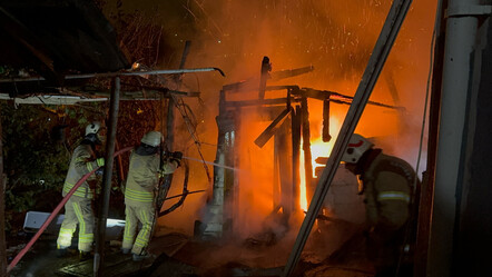 İstanbul'da korkutan alevler: Gecekonduyu yuttu! - guncel