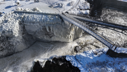 ABD'de şelale buz tuttu, manzarayı görenler hayretler içinde kaldı - dunya