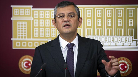 CHP Genel Başkanı Özgür Özel'den emekli zammına ilk yorum: En düşük maaş 17 bin lira olsun  - ekonomi