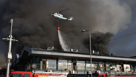 İki alışveriş merkezi alevlere teslim! Helikopterler devreye girdi - guncel