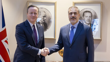 Türkiye ile İngiltere arasında kritik görüşme... Hakan Fidan, Cameron ile görüştü - politika