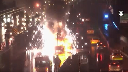 15 Temmuz Köprüsü'nde hareketli dakikalar! Alev alev yanan araçta patlama sesleri - gundem