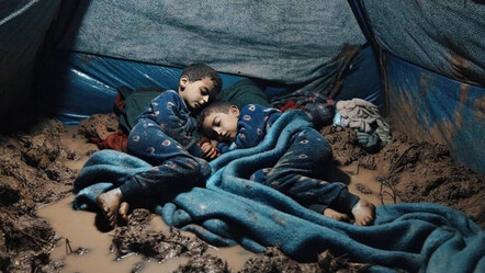 Gazze'de insanlık bu sefer çamura battı! İsrail mağduru çocuklar için hayat çok zor - dunya