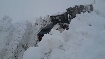 Yüksekova'da 'beyaz' mücadele: 5 metrelik kar her şeyi yuttu - GÜNCEL