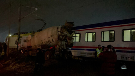 Tekirdağ’da beton mikseri, yolcu trenine çarptı - guncel