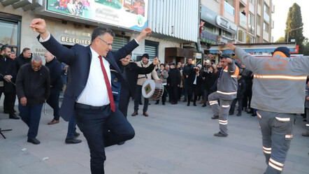 Belediye çalışanları aldıkları zammı davul zurna eşliğinde kutladı - ekonomi