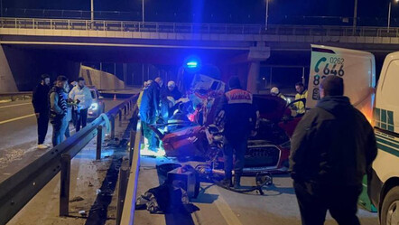 Kocaeli'de feci kaza, tıra çarpan araba hurdaya döndü: Ölü ve yaralılar var - gundem