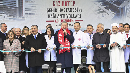 Cumhurbaşkanı Erdoğan depremzedelerle buluştu: Bölge ayağa kalkana kadar dinlenmek yok - ekonomi