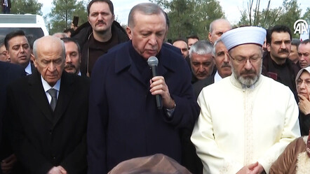 Cumhurbaşkanı Erdoğan deprem şehitlerine Kur'an-ı Kerim okudu - politika