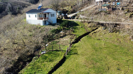 Düzce'de korkutan manzara! Dev yarıkların ardından evler boşaltıldı - gundem