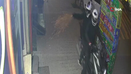 Esenyurt'taki tekel bayisi saldırısı kamerada: Motorla gelip kurşun yağdırdılar - gundem