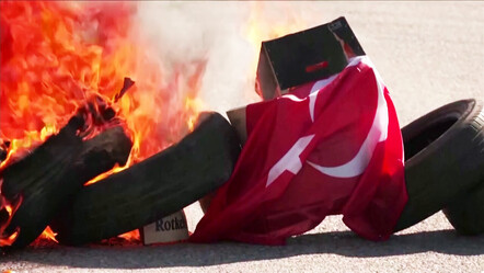 İspanya'da skandal görüntüler! Çiftçiler Türk Bayrağı'nı yaktı - dunya