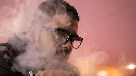 Elektronik sigara kullananlara kötü haber! 17 yaşındaki bir öğrencide görüldü, işte belirtileri - saglik