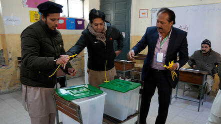 Pakistan 25'inci başbakanını seçmek için sandık başında - dunya