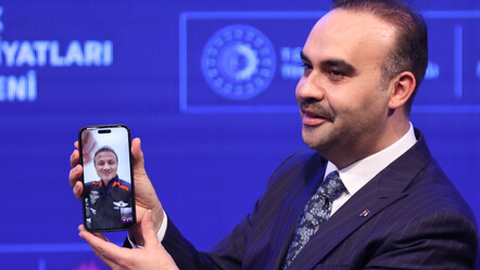 Bakan Kacır ve Gezeravcı'dan video konferans: Dünya'da ilk görüşme - teknoloji
