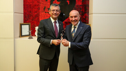 İzmir'de yeniden aday gösterilmeyen Tunç Soyer, CHP lideri Özgür Özel'le görüştü - politika