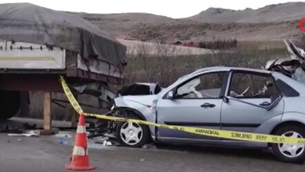 Ankara'da feci kaza! Otomobil tıra arkadan çarptı, 2 ölü, 4 yaralı - gundem