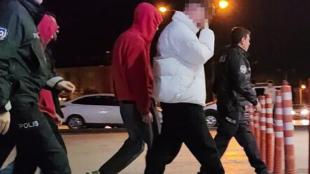 Bursa'da marketi basan çocuklar, eski polisi bıçakladı! - ekonomi