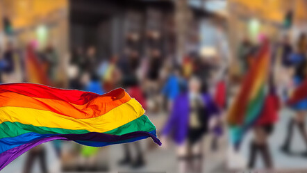 İspanya'da rezil görüntüler! LGBT lobisi küçük çocukları hedef aldı - saglik