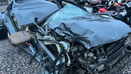 Park halindeki tıra çarptı! Kağıt gibi ezilen otomobilin sürücüsü öldü - t-otomobil