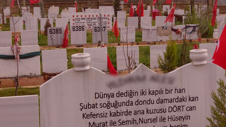 Depremin sızısı mezar taşlarında... 'Toprak anneme sarıldığım gibi sarıl' - guncel
