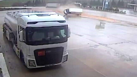 Adıyaman'da faciadan dönüldü! Takla atan araç benzinliğe daldı, o anlar kameraya yansıdı - gundem