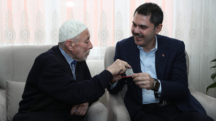 Murat Kurum'u çaya davet eden vatandaşın cebinden çıkan kartvizit şaşırttı - politika