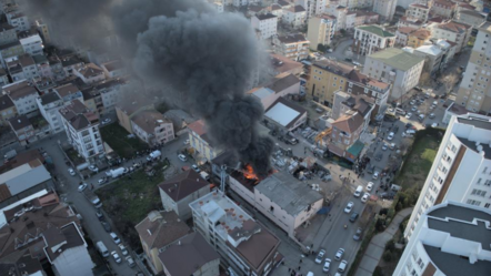 Kadıköy ve Ümraniye'de korkutan yangın! Alev alev yandığı anlar havadan görüntülendi - gundem