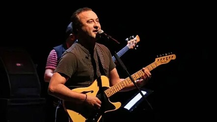 Şarkıcı Nev’den olaylı konser! Seyircilerle tartıştı, “İn aşağıya” diye tepki aldı - magazin