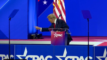 Donald Trump 'İşte başkanımız böyle birisi' diyerek ABD Başkanı Biden'ı taklit etti - dunya