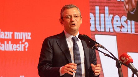 Özgür Özel: Başka partiye gidip CHP'ye ateş ediyorlar, üç beş kişinin önemi yok - politika
