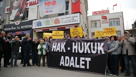 Edirne'de CHP'lilerden CHP protestosu: 'Özgür Özel, belediye başkanına baskıyla el çektirdi' iddiası - politika